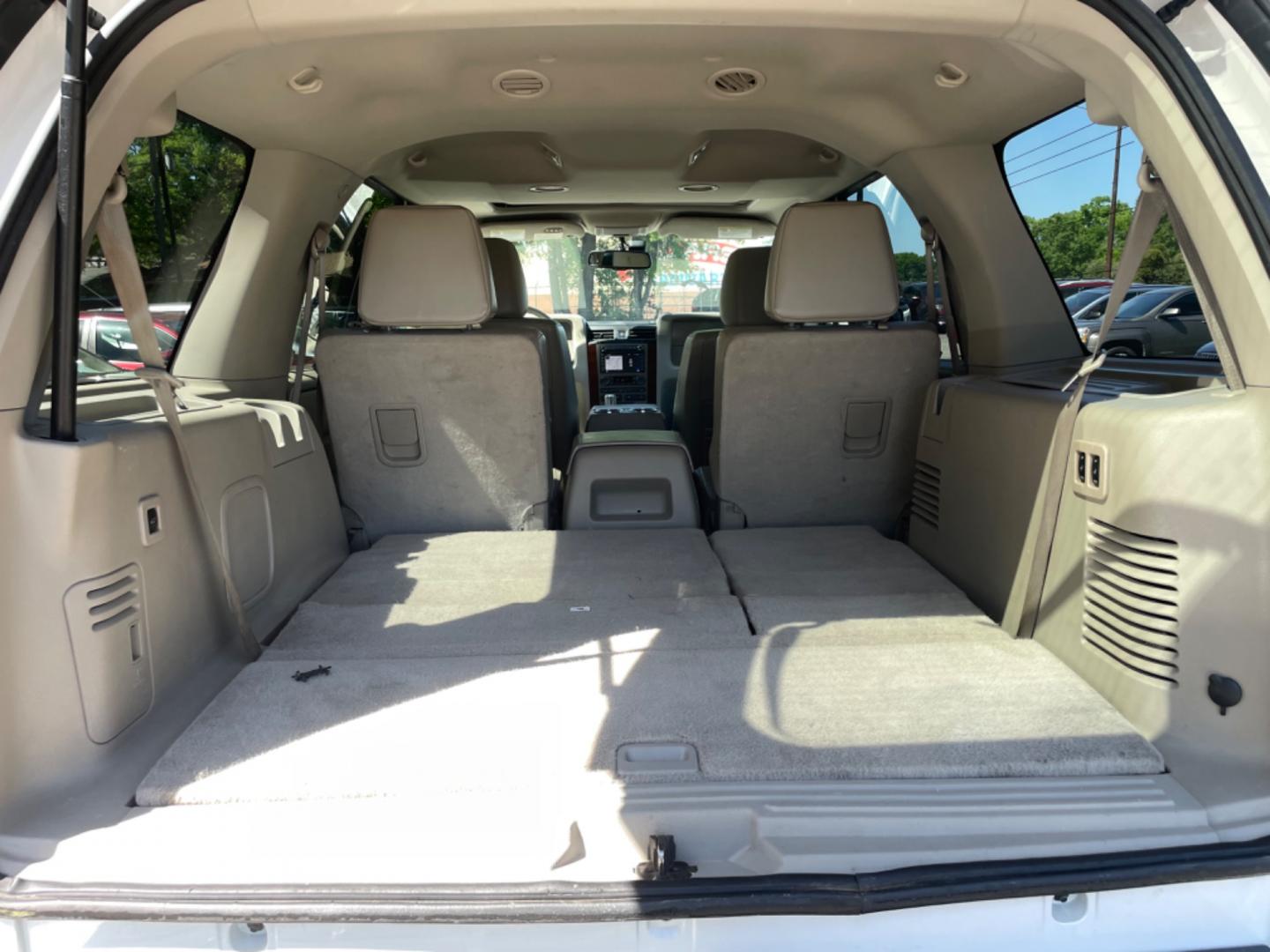 2013 WHITE LINCOLN NAVIGATOR BASE (5LMJJ2J50DE) with an 5.4L engine, Automatic transmission, located at 5103 Dorchester Rd., Charleston, SC, 29418-5607, (843) 767-1122, 36.245171, -115.228050 - Photo#15